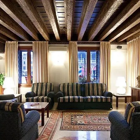 Foscari Palace-3